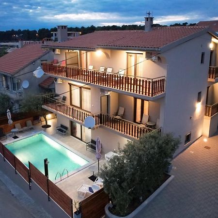 Pool Apartments Julia Zára Kültér fotó