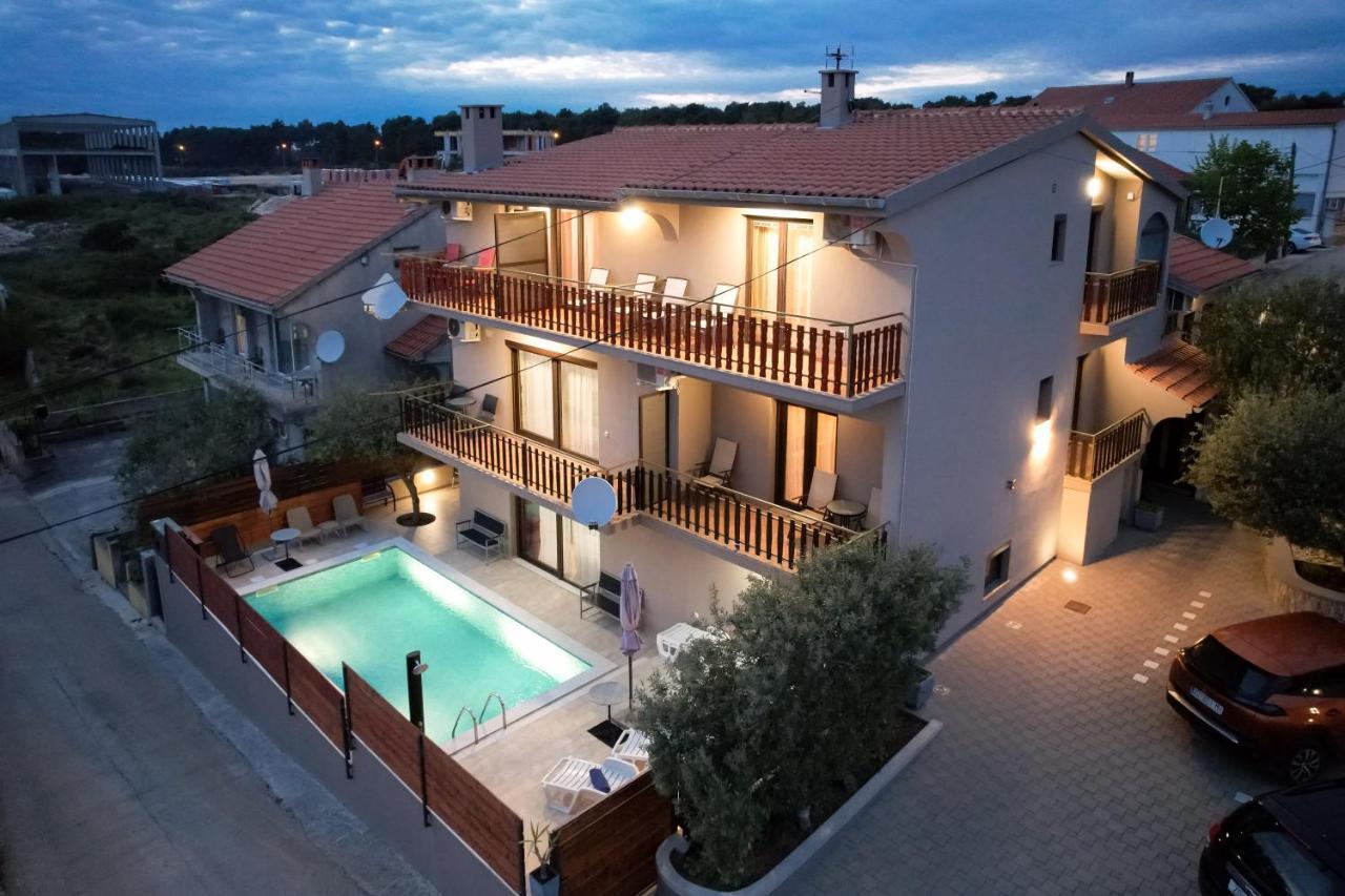 Pool Apartments Julia Zára Kültér fotó