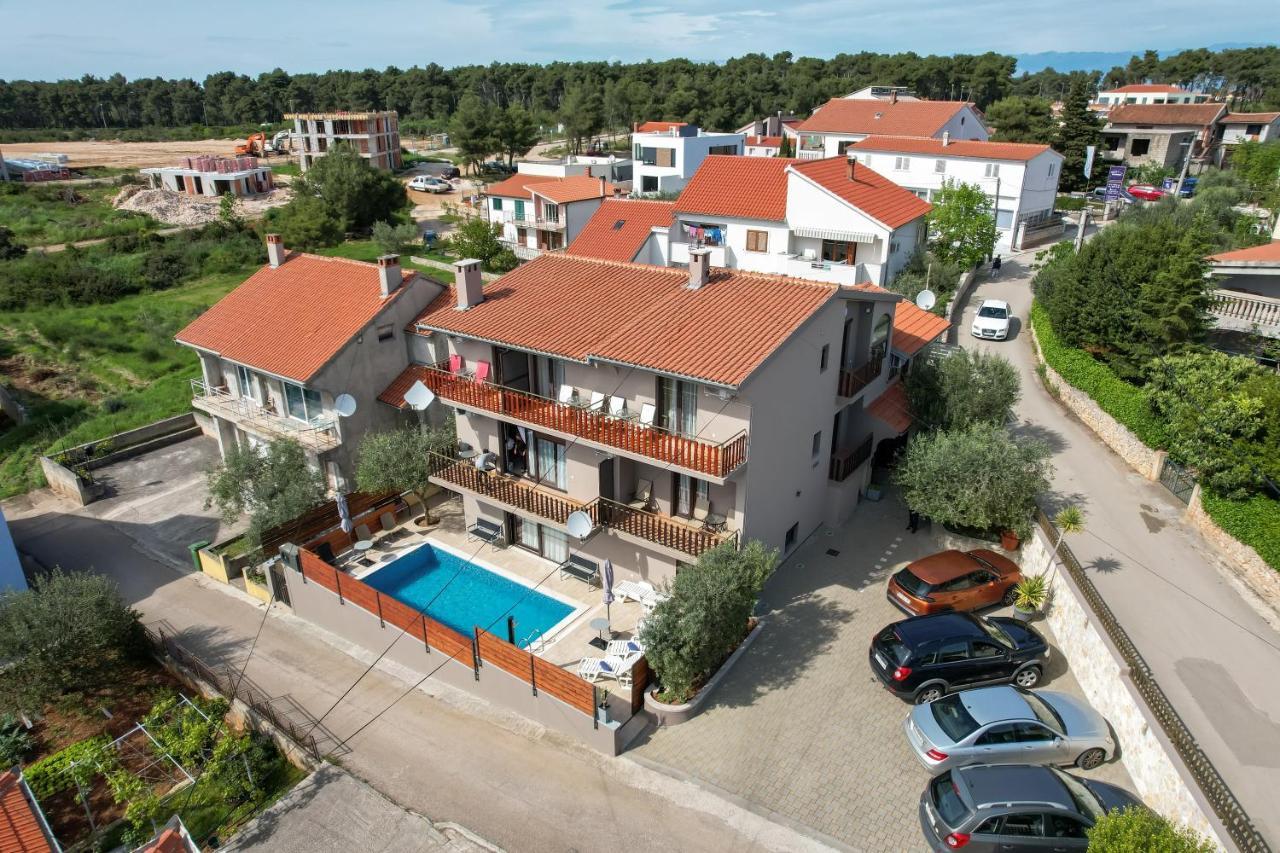 Pool Apartments Julia Zára Kültér fotó
