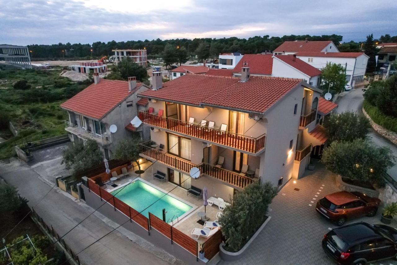 Pool Apartments Julia Zára Kültér fotó